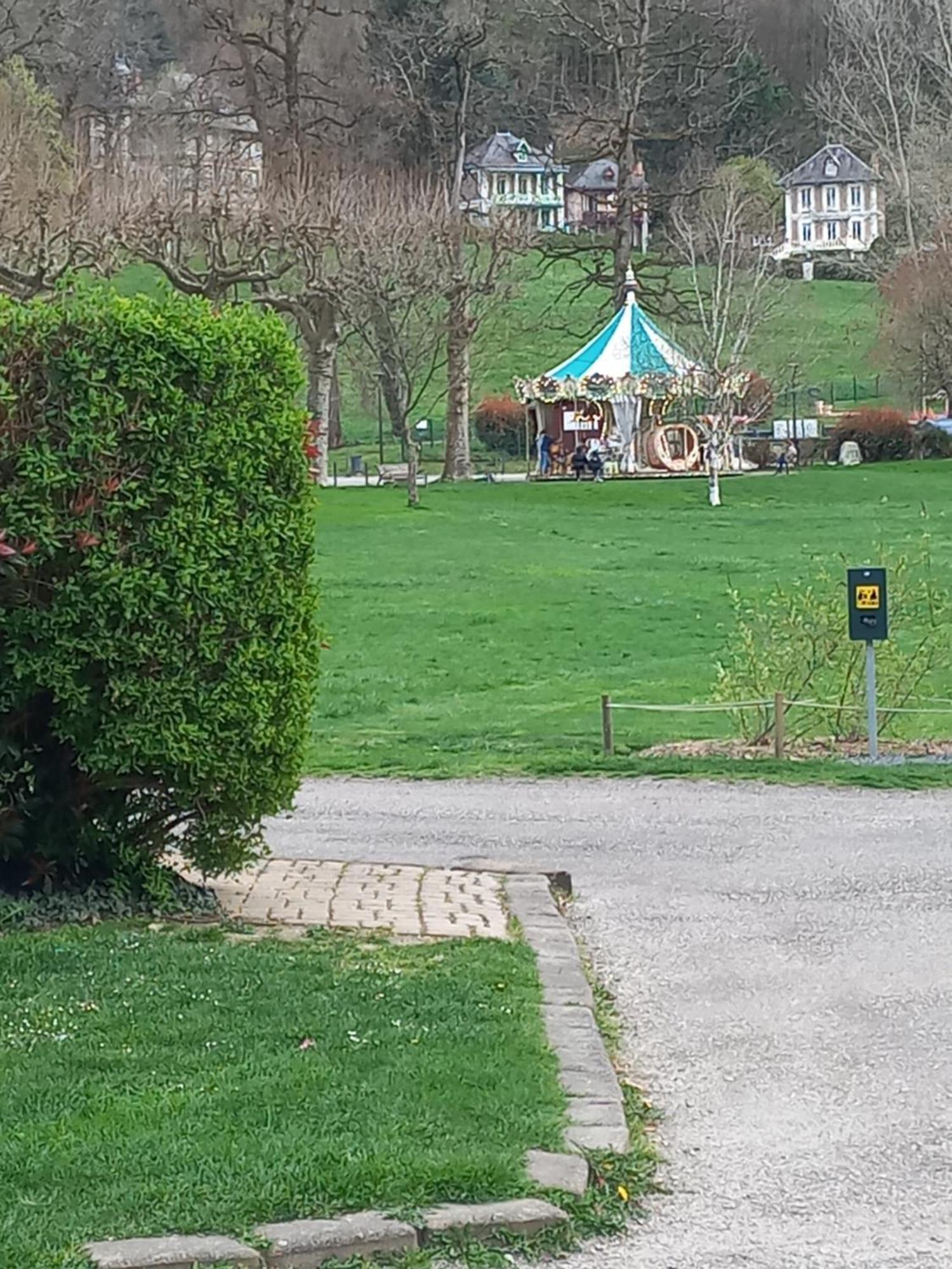 Residence Du Parc Saint-Martin-dʼUriage Eksteriør billede